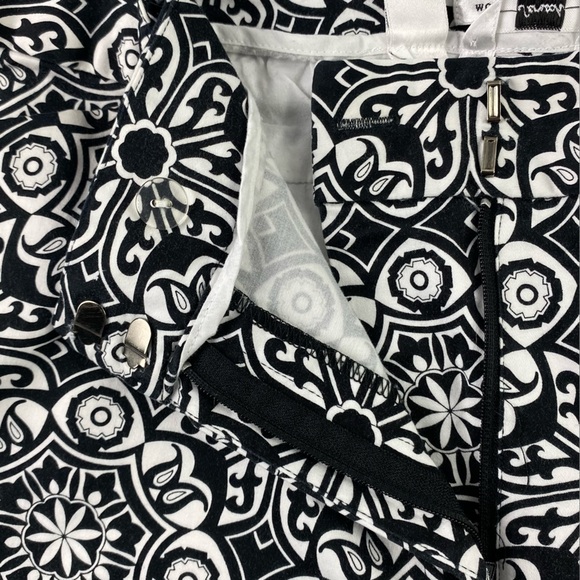 Talbots Petites Black and White Geometric Patterned Cropped Pants Wms sz 14W - Picture 5 of 13